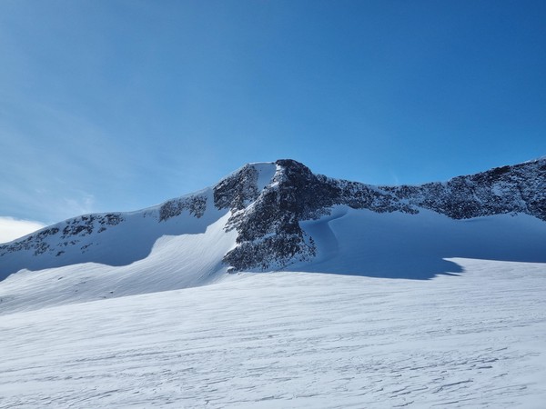 Skavlen på Midtre Tverråtind ble for mye for oss denne gang.