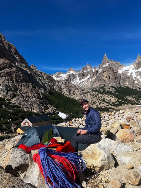 En veldig gira Magnus som skal fÄ igang klatreformen.