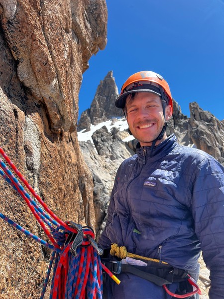 FornÞyd gutt pÄ standplass