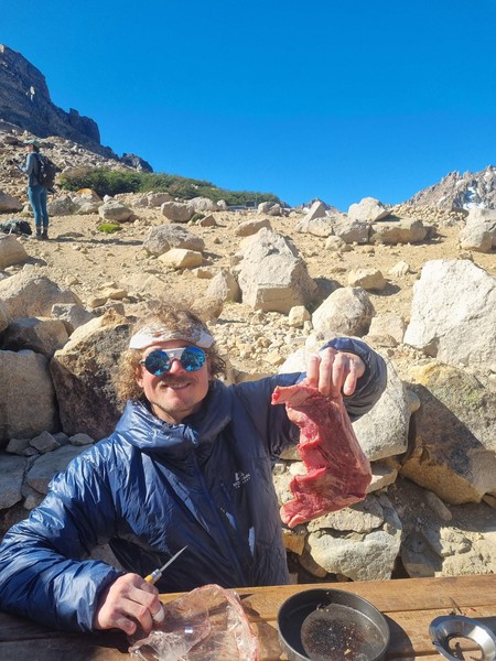 FornĂžyd Sondre og dagens luksusmiddag.