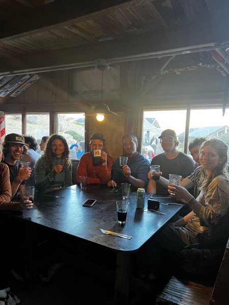 Fin gjeng samlet til julemiddag.