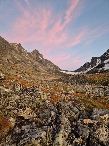 Storen i rosa solnedgang. Fabelaktig lys.